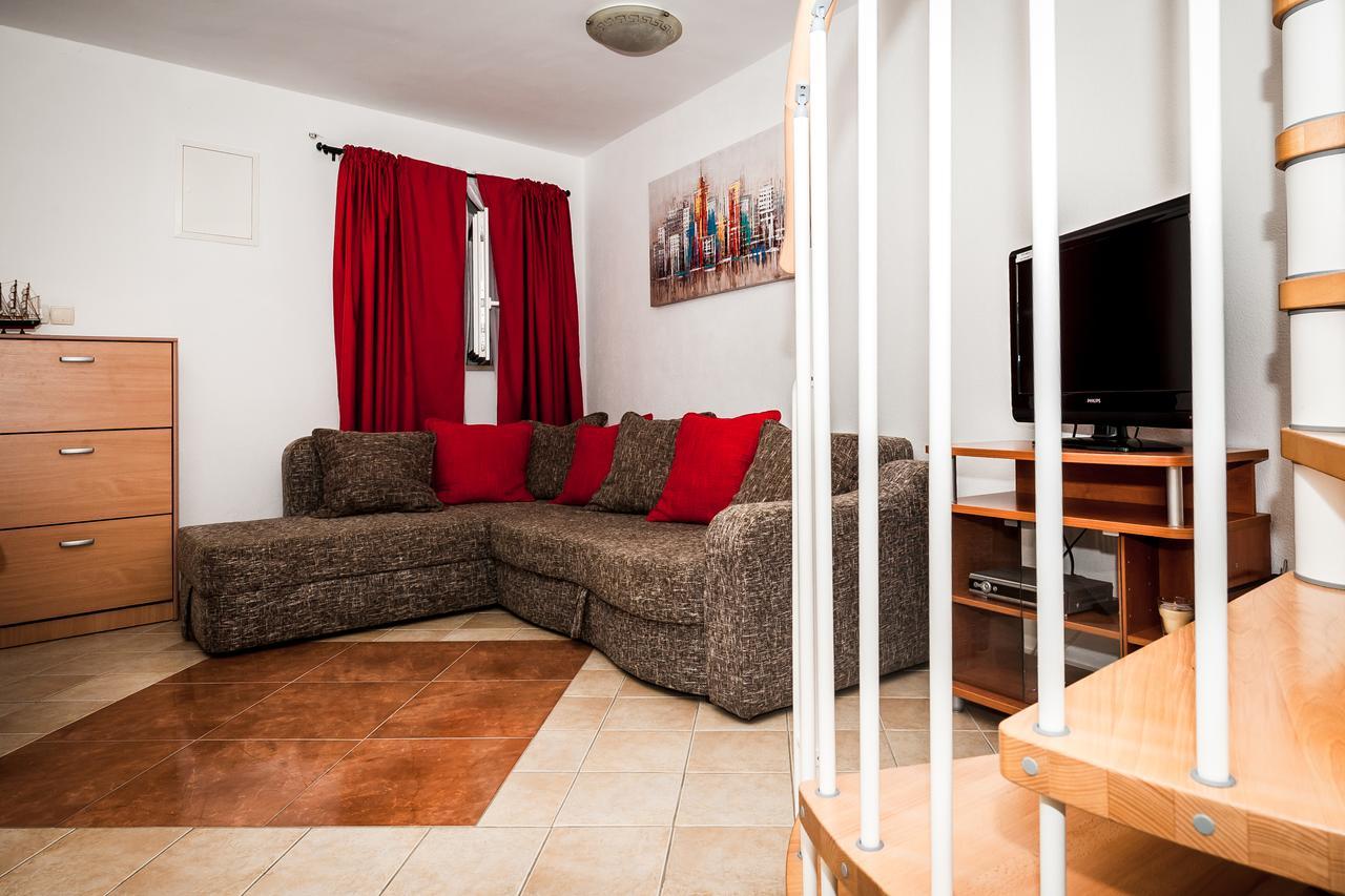 Holiday Home Amela Bol Exterior photo